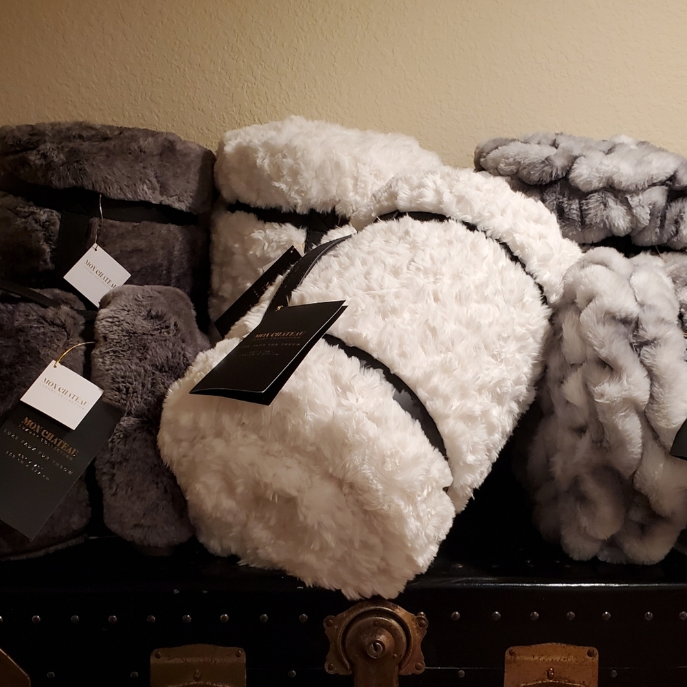 Mon Chateau Luxe Faux Fur throw: choice of color